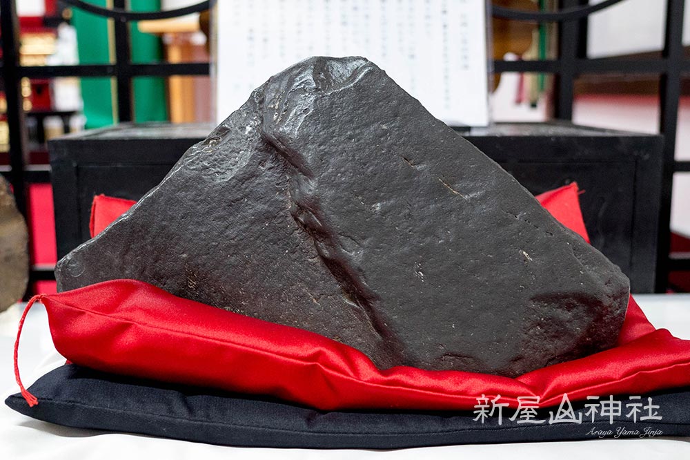 金運神社 新屋山神社　御神石 富士吉田